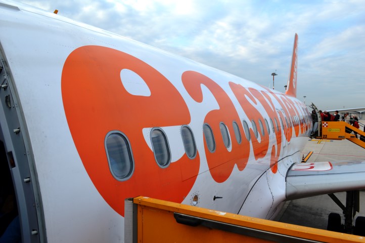 EasyJet Verona to Gatwick, airline, airline review, Easyjet review, flying with toddlers, travel with twins, flying with toddler twins, 