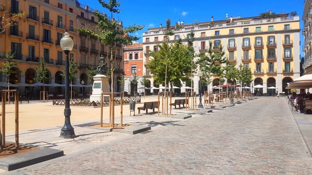 Independence Square Girona, where to find restaurants in girona, family friendly restaurants in girona, food in girona, where to eat in girona, girona with children, visiting girona with kids, costa brava, family travel, family days out in spain